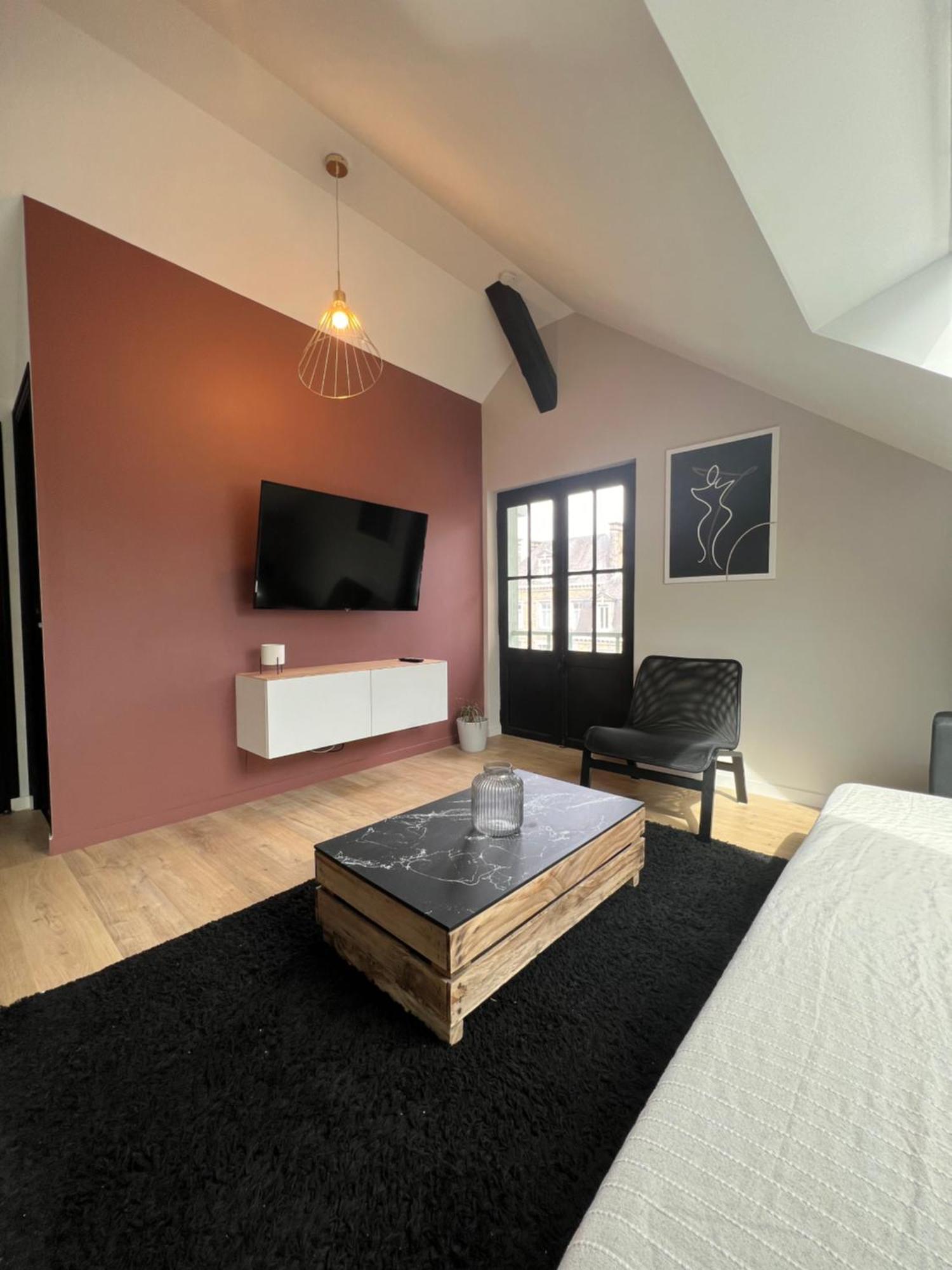 Appartement Spacieux Et Lumineux Proche Du Centre Historique Доль-де-Бретань Экстерьер фото